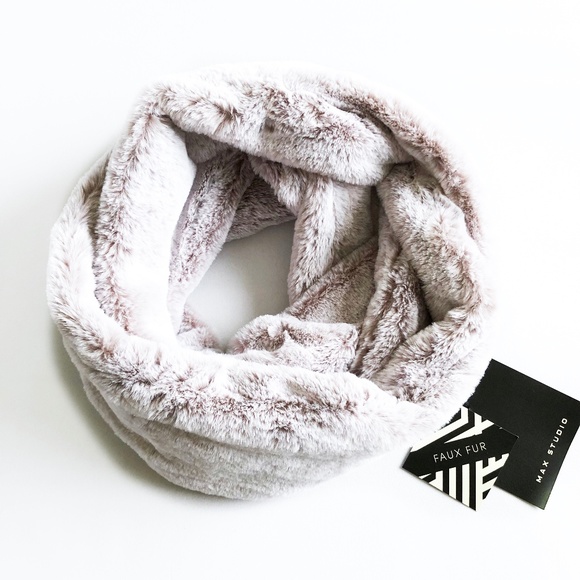SOLD! Amazing Soft Faux Fur Infinity Scarf NWT! - Picture 2 of 7